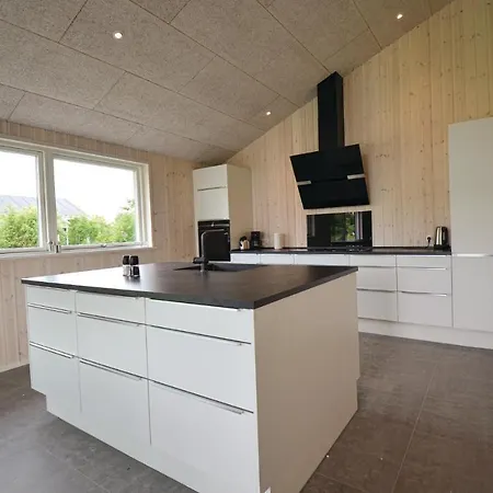 Four Bedroom Holiday In *