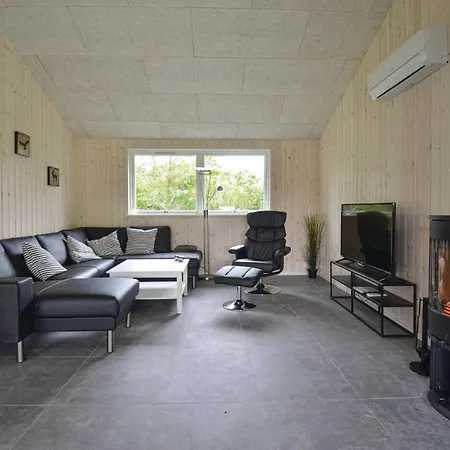 Four Bedroom Holiday In * Ebeltoft